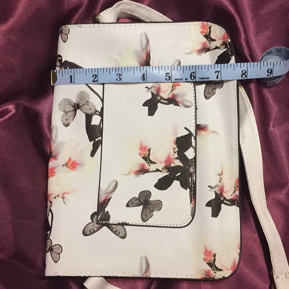 NWOT Vegan Leather Butterfly Purse Crossbody - Picture 7 of 7